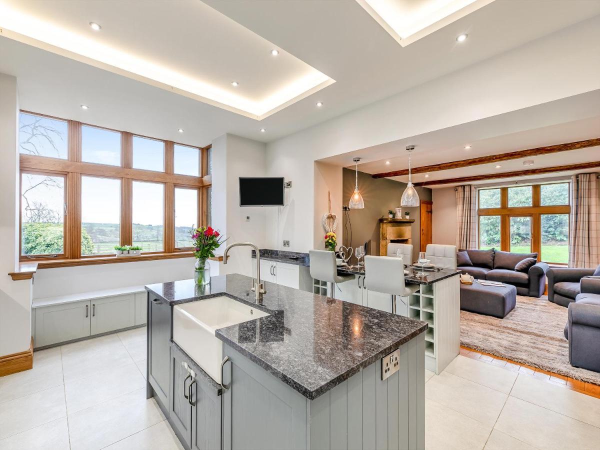 Buntingfield Farmhouse Villa Ashover Bagian luar foto
